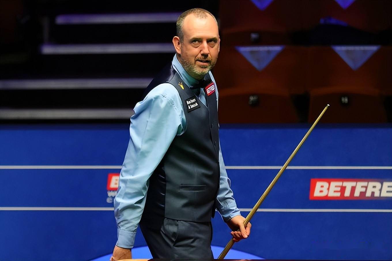 表现得相对 表现得相对