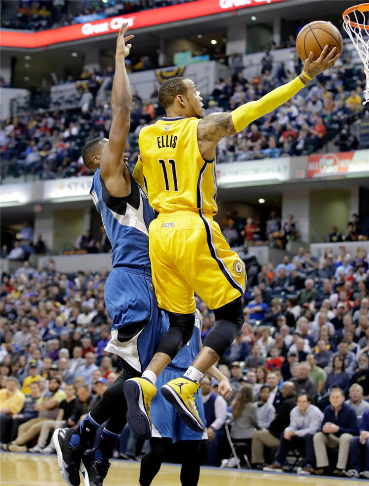 被苏亚雷斯踩伤右手后退役的门将：当时很崩溃，现在不记恨他