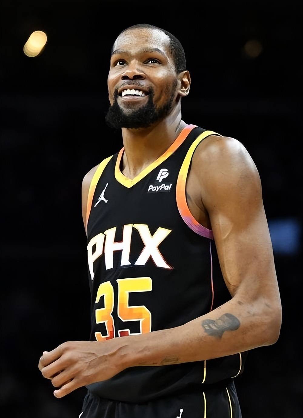 记者：巴萨全队处于幸福时刻，对管理层的挑剔应转向其他方面